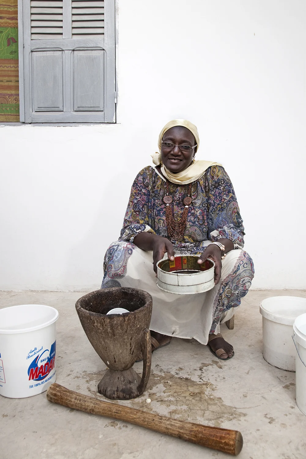 01-Madame_Kabe_1.jpg