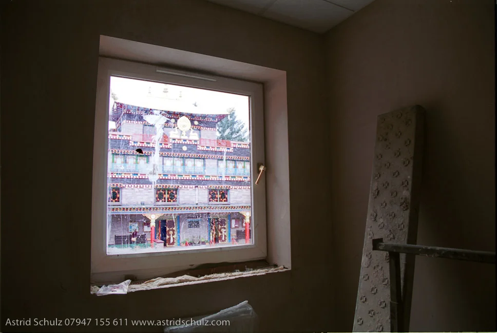 r_window.jpg