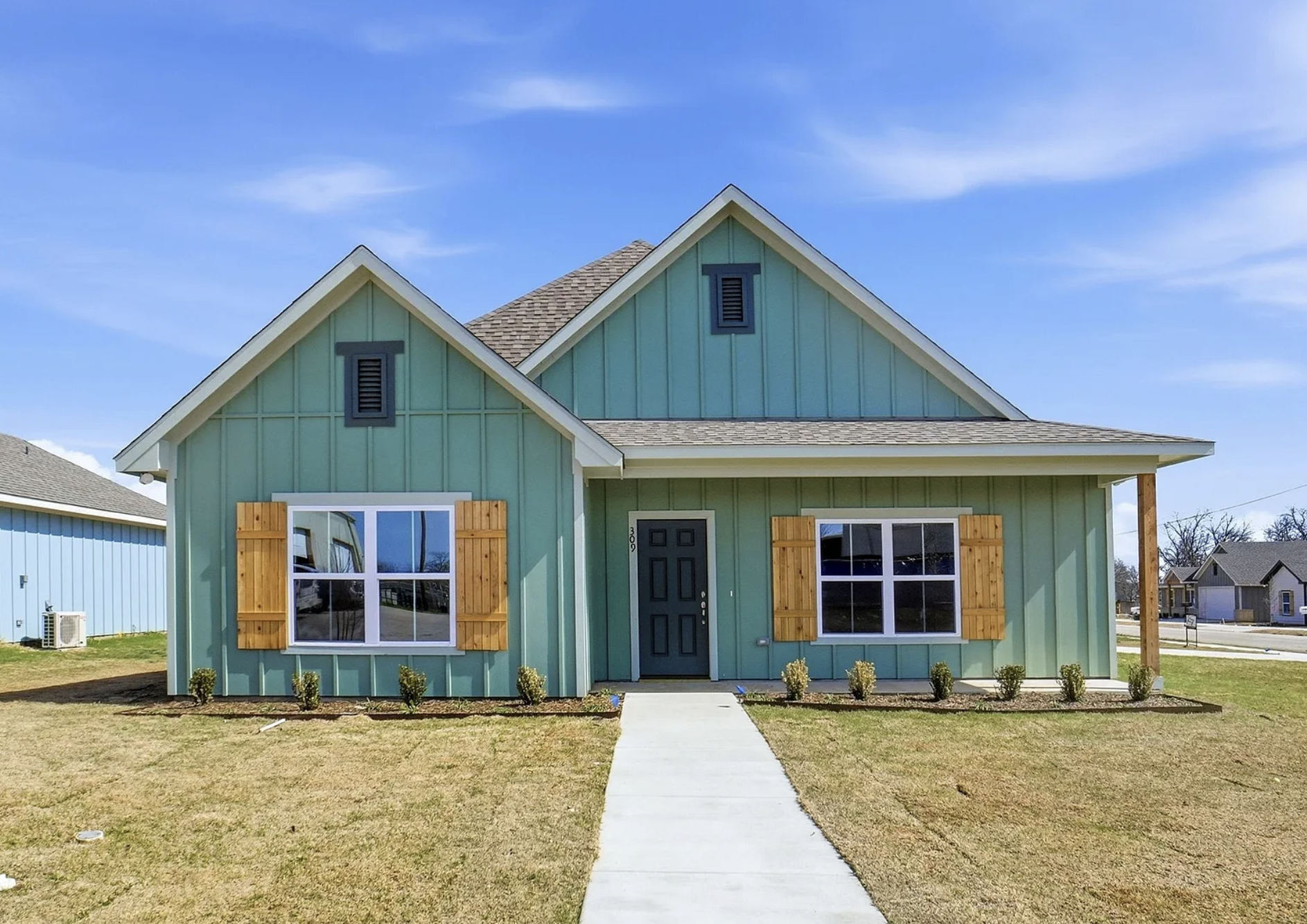 309 Railroad Ave