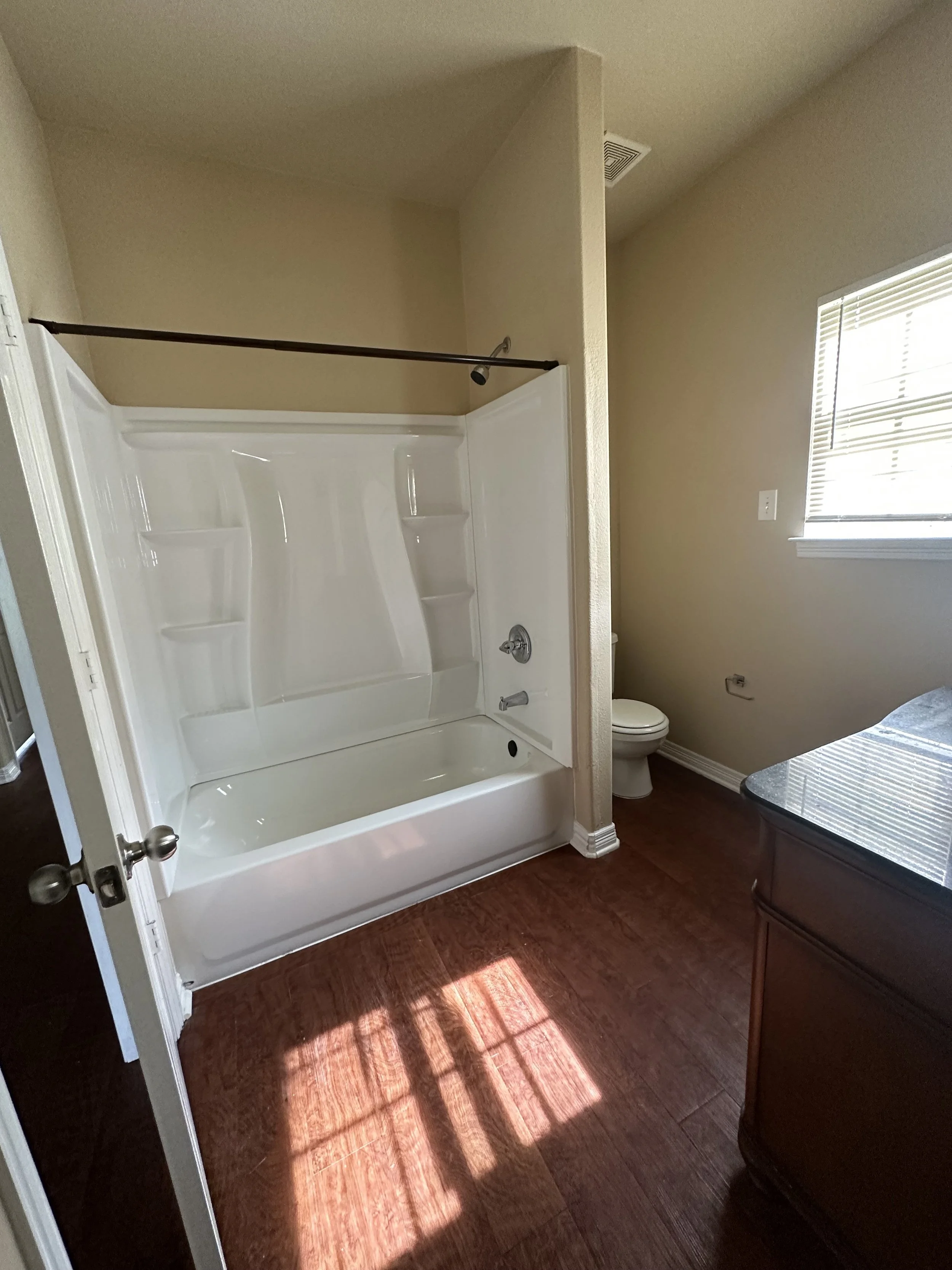 7-MasterBathroomEnsuite.jpg