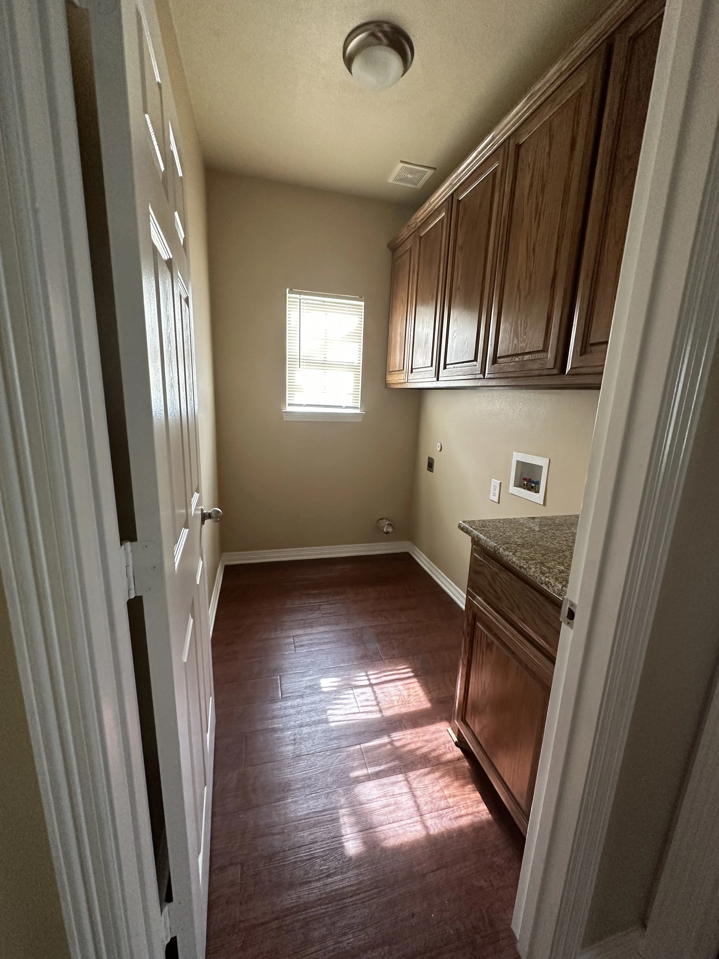 9-LaundryRoom.jpg