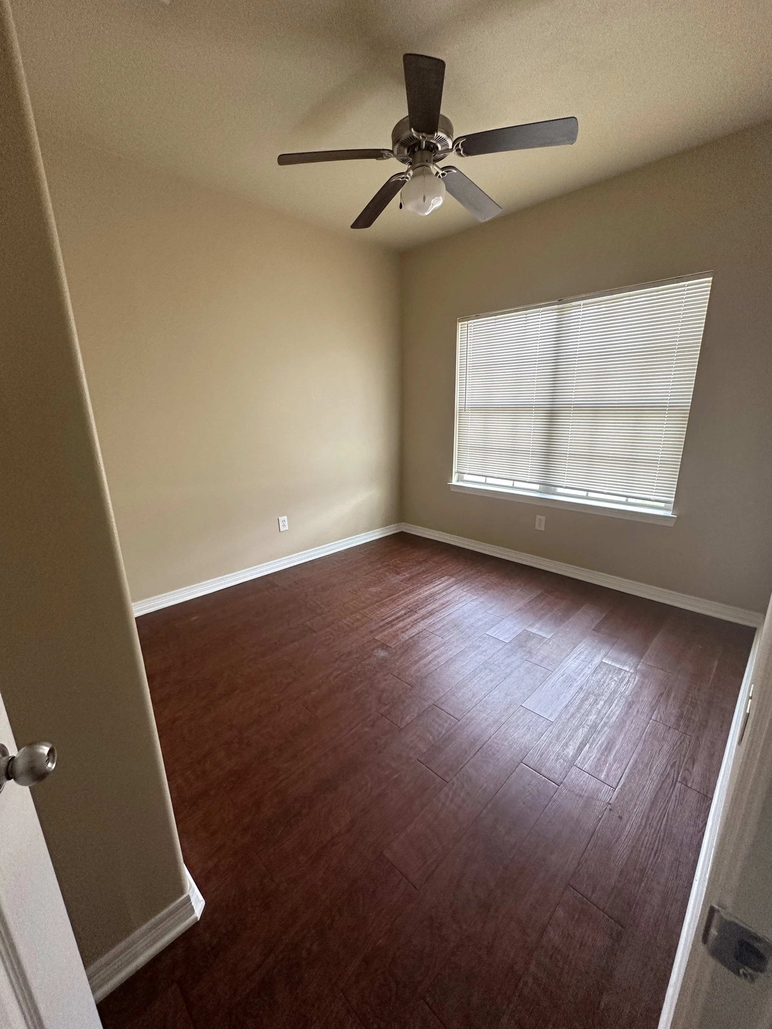 11-Bedroom2.jpg