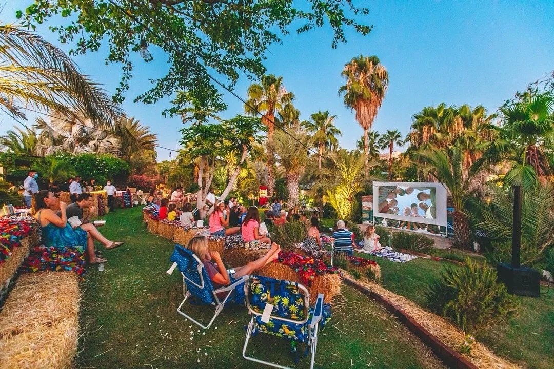 It&rsquo;s Wednesday, and that means Summer Movie Night on the farm! 🎬Join us for a fun evening with a family classic, complete with popcorn, cotton candy, and delicious food and drinks. See you! 🍿
⠀⠀⠀⠀⠀⠀⠀⠀⠀
flora-farms.com/movie-nights