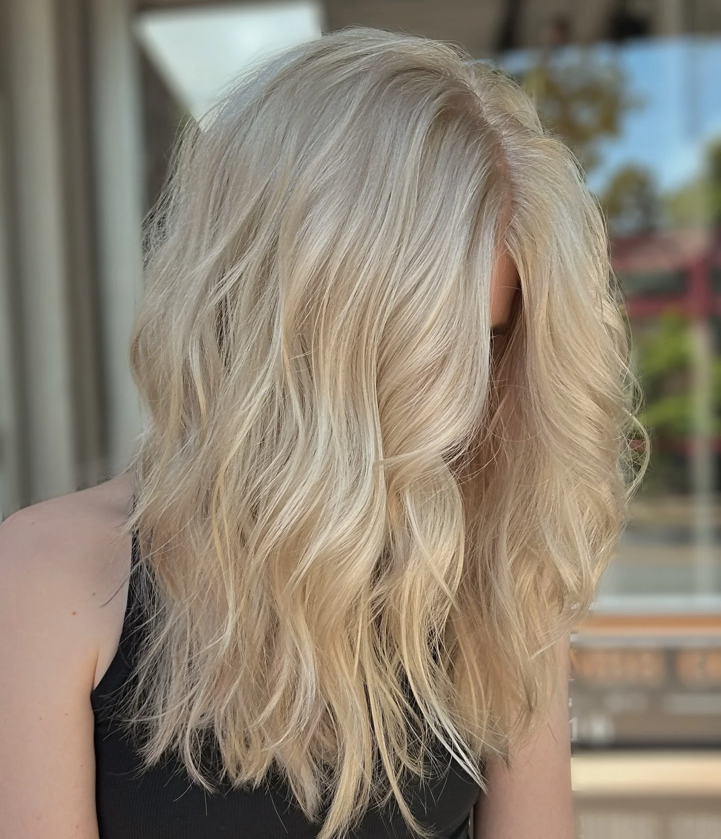 Behold! A perfect pearl blonde! In love with this tone by @arixgiselle book your appointments now!
