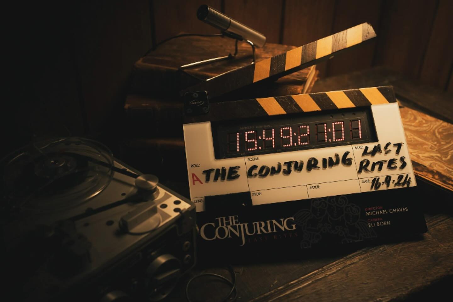 The final chapter #TheConjuring Last Rites 
📷 @gileskeyte 
Director @michaelchaves 
From @newlinecinema @wbpictures @creepypuppet @nataliasafran