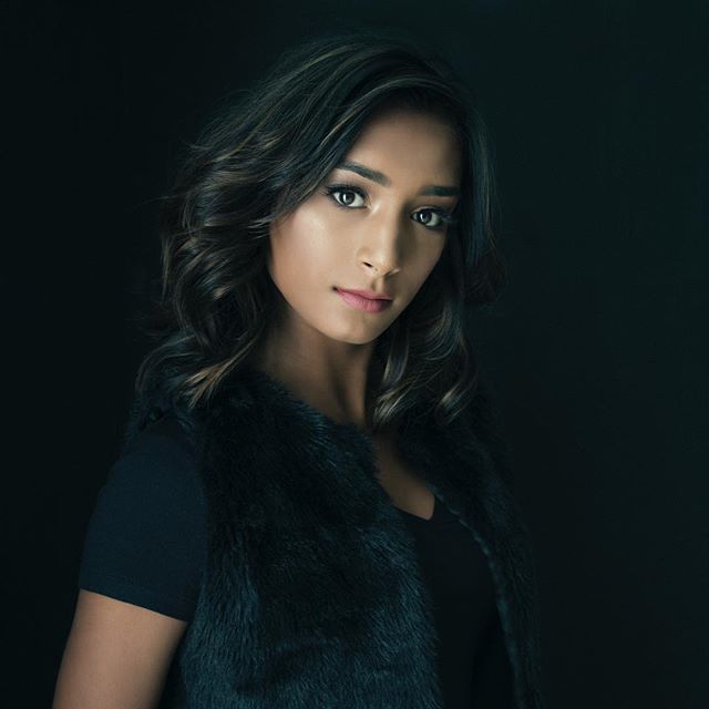 HS SENIOR PORTRAITS
.
Sheetal is one of my beautiful #hsseniors from last year who still graces the walls of my studio; and although she is off starting life.after.high school, she will always have her incredible portraits to look back on to one of t