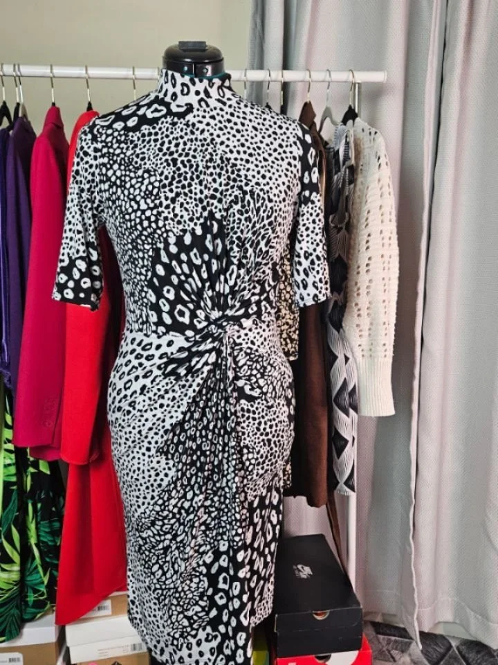 I purchased this patchwork animal print ITY knit from @stylemakerfabrics in 2020 specifically for #m7429. It took me 5 years to make the cut, but 2025 Jhasmine is giving 2020 Jhasmine a round of applause because she was absolutely correct about this 