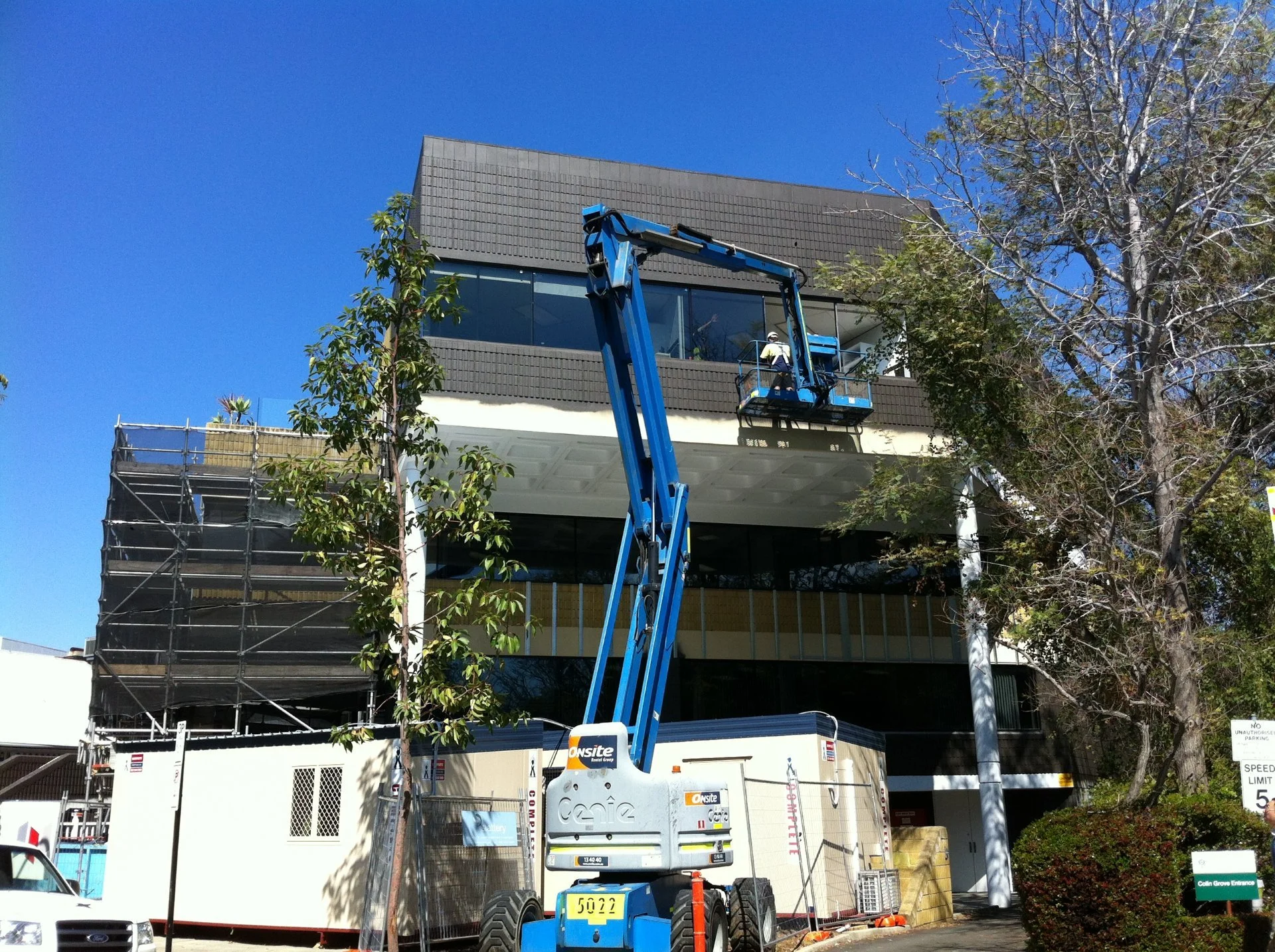 10KingsParkRd_Construction_Crane_003.JPG