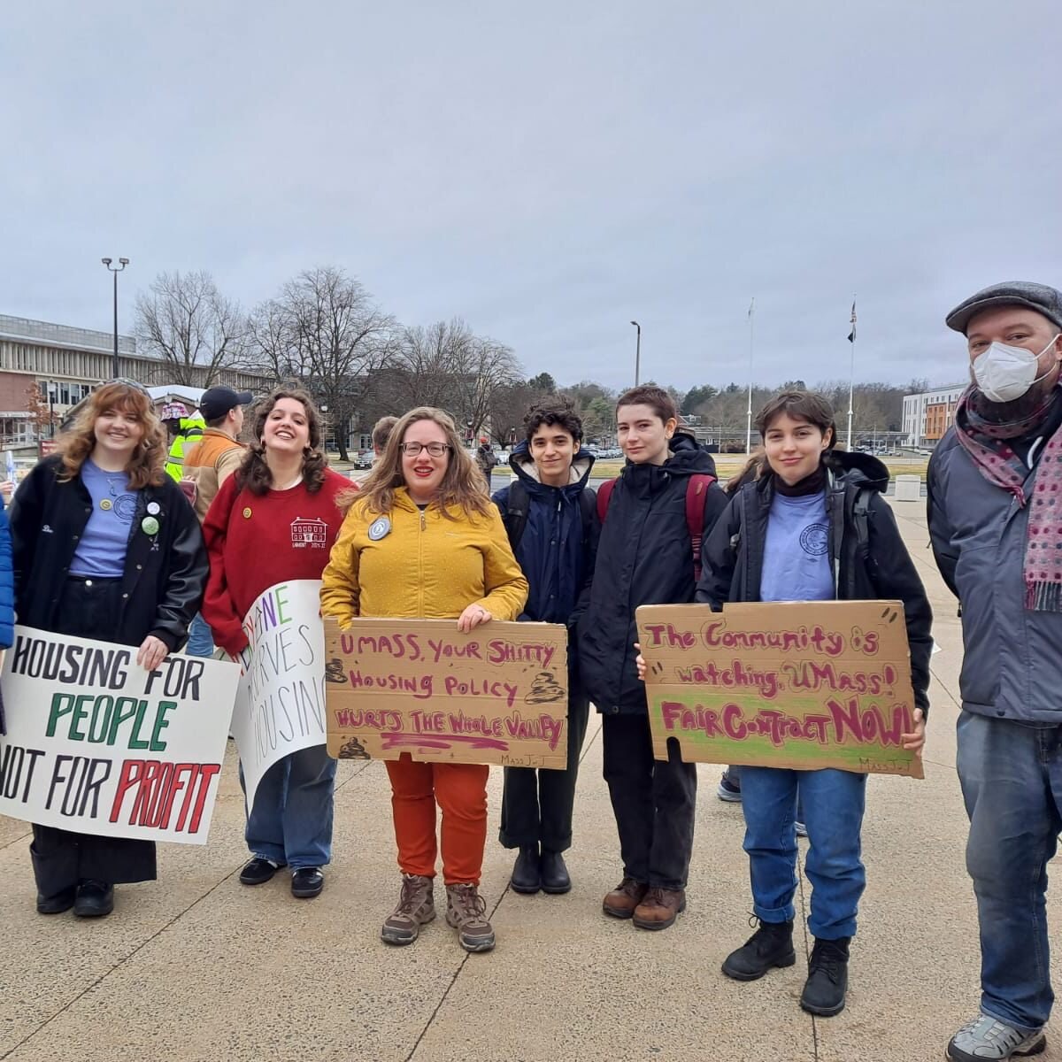 Did you know that the new housing units for graduate workers @umass would cost them nearly 80% (!!!) of their monthly stipend? Last week, @geo_uaw2322  demanded for an end to skyrocketing housing costs.

MassJwJ chanted and demonstrated alongside gra