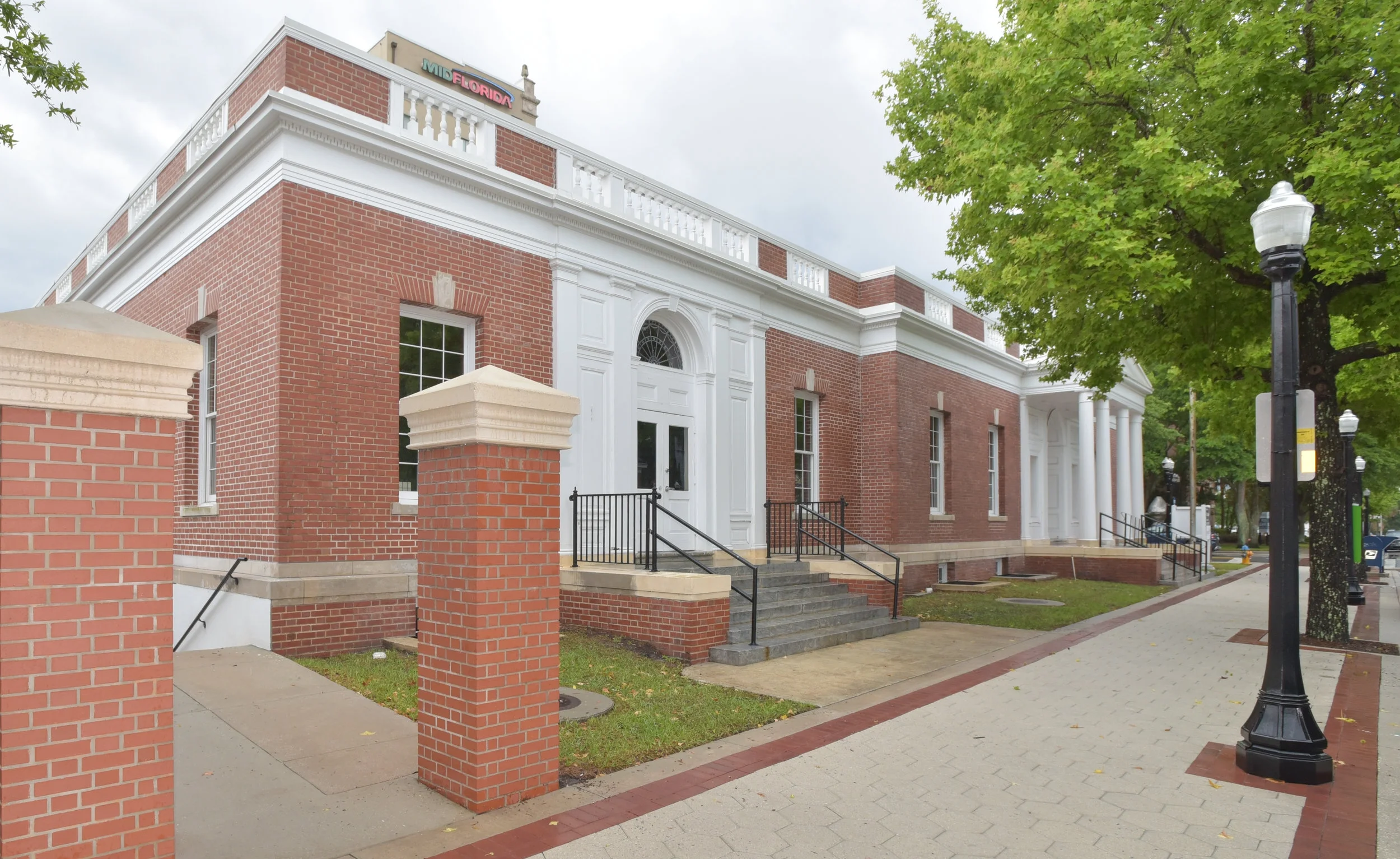 1917 Georgian-Revival Federal Building in downtown Lakeland, now home to MOJO Federal Swine & Spirits and Smith's American Tavern