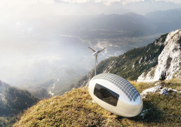 Ecocapsule: Ecocapsule hình quả trứng là mơ ước đối với những người sử dụng ngoài lưới điện. Ngôi nhà siêu di động này sử dụng năng lượng mặt trời, năng lượng gió và có bộ lọc nước mưa. Mặc dù chỉ rộng khoảng 8m2, không gian có thể chứa giường gấp,