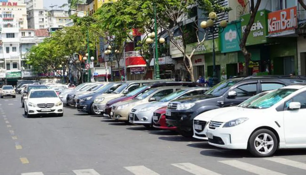 TP.HCM: Thu phí đỗ xe qua điện thoại thông minh từ 20/10