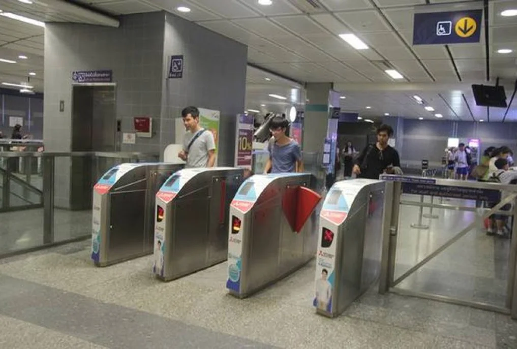 Soát vé tàu tự động, chấm dứt đưa tiễn tại sân ga