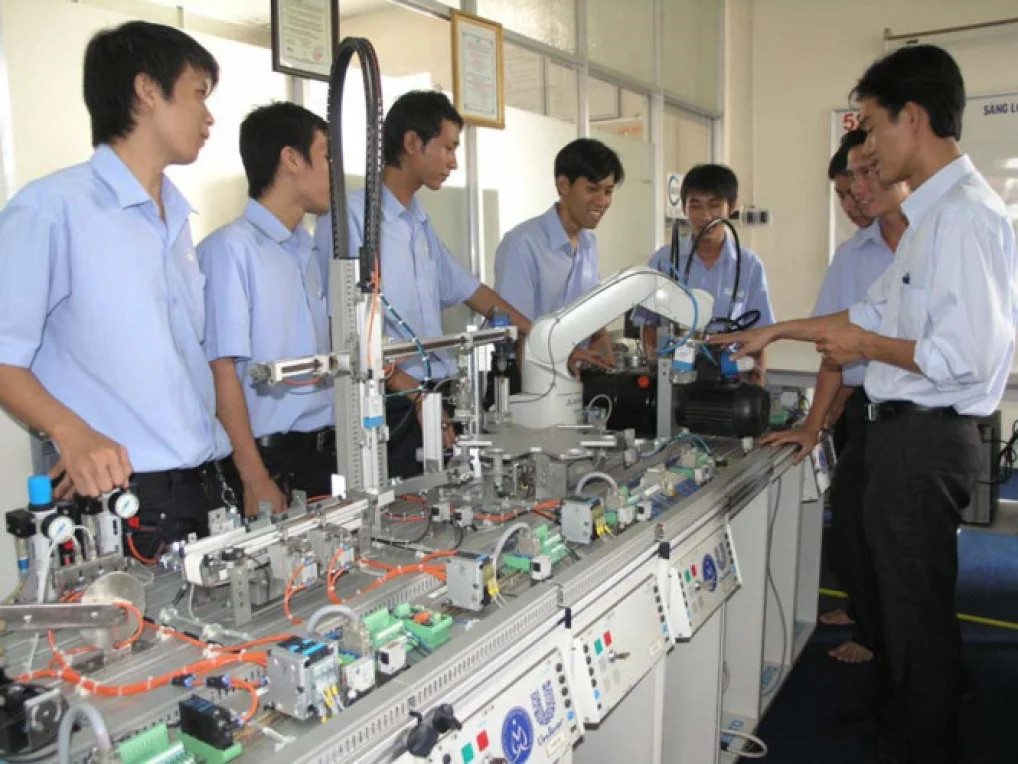 Giảng đường, phòng thực hành ở ngay doanh nghiệp
