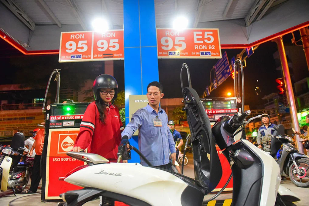 Xăng công nghệ sinh học E5: Cả người dân và doanh nghiệp thờ ơ?
