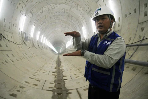 Ông Phan Hữu Duy Quốc – đại diện nhà thầu Shimizu cho biết, đường hầm này nằm sâu 10m dưới lòng đất