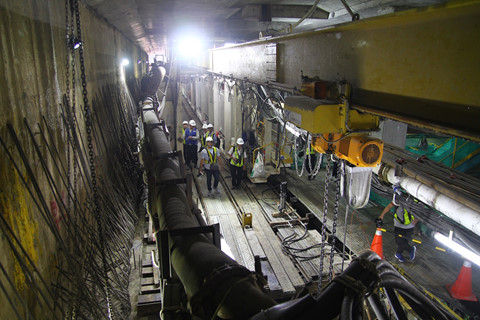  Đường hầm được thi cồng bằng robot TBM nặng 300 tấn, dài 70m và đường kính 6,79m  
