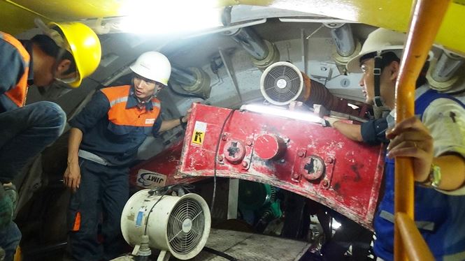  Sau khoảng 3 tháng chuẩn bị, chiều 26/1, đơn vị thi công đã khởi động robot TBM để đào đường hầm thứ 2 (đường hầm phía Tây) về ga Nhà hát thành phố. 