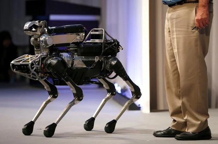 Robot chó Spotmini với khả năng thăng bằng và di chuyển nhanh cực kỳ ấn tượng.