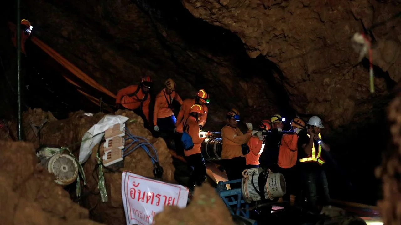 703176-thailand-accident-cave.jpg