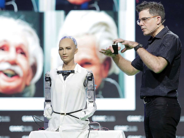  Robot được trang bị&nbsp;trí tuệ nhân tạo, công nghệ nhận diện khuôn mặt,  giọng nói và khả năng xử lý dữ liệu bằng hình ảnh. Bên cạnh đó, các  chương trình AI có khả năng phân tích các cuộc hội thoại và trích xuất  dữ liệu, cho phép Sophia có thể h