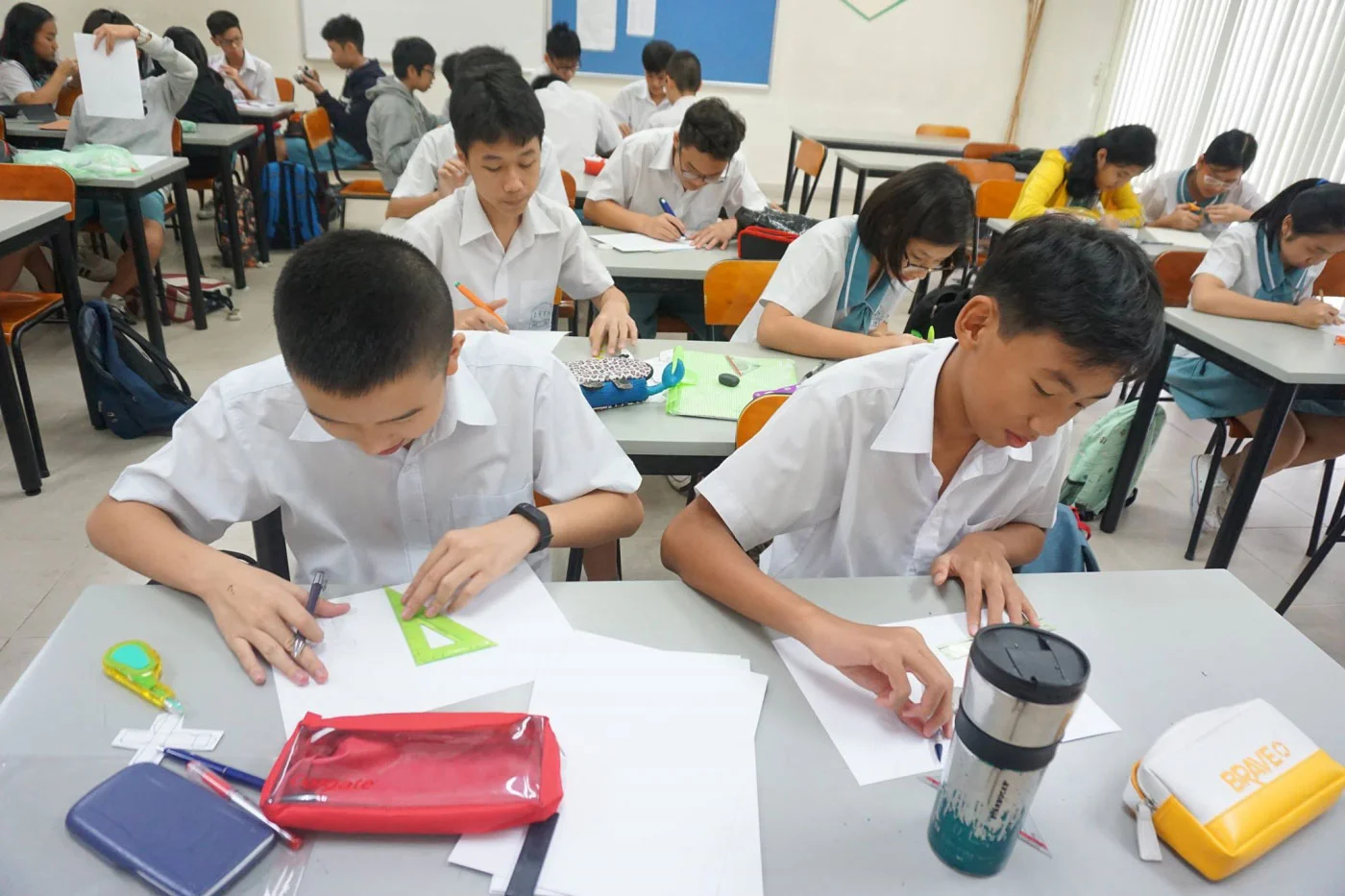 Mã số N3057: Học hình học thú vị với dự án Living values in Math