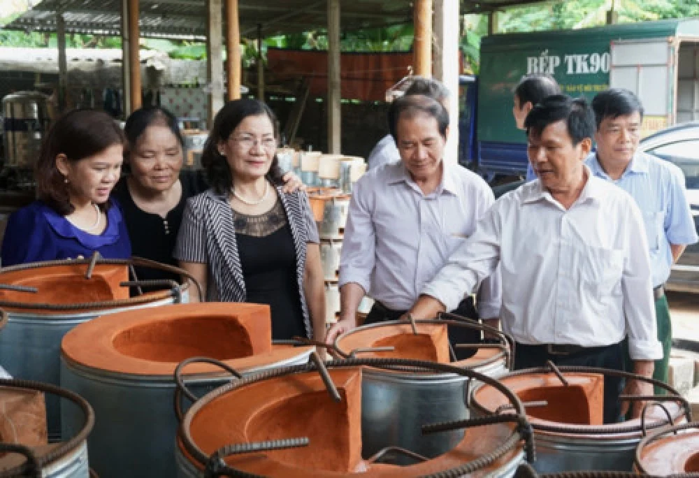 “Bếp đun cải tiến” được xét tặng “Giải thưởng Nhân tài Đất Việt trong lĩnh vực khuyến học, khuyến tài”