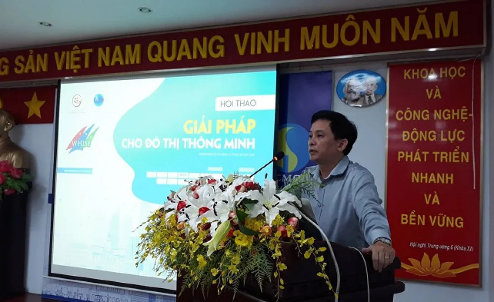 GS.TS Nguyễn Kỳ Phùng phát biểu tại hội thảo sáng 16.10