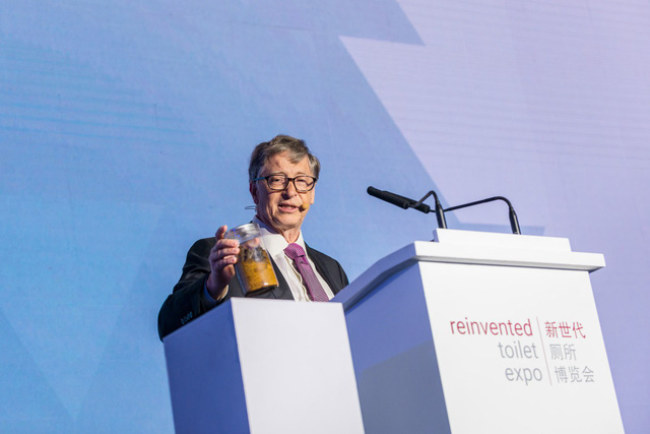 Tỷ phú Bill Gates rất tâm huyết với việc phát minh lại bồn cầu và xử lý chất thải