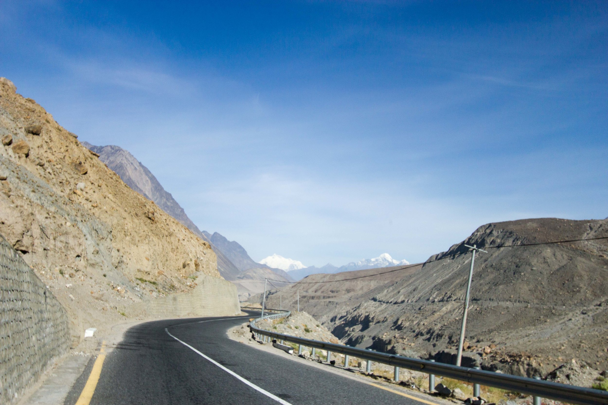  Cao tốc Karakoram, đoạn đường đẹp từ Karimabad đi Passu 