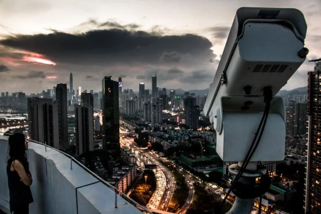 Với hệ thống camera giám sát thông minh, chính phủ Trung Quốc giờ đây quản lý 1,4 tỷ người dân của đất nước mình trở nên dễ dàng hơn bao giờ hết và giúp lập lại xã hội trong thời đại công nghệ thông tin phát triển vũ bão. Ảnh: Reddit.