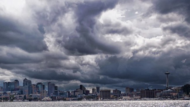 Là một thành phố phát triển năng động, nhưng vị trí địa lý khiến Seattle phải lệ thuộc rất nhiều vào tự nhiên. Giờ đây, thành phố này đã áp dụng công nghệ để phối hợp hài hòa với thiên nhiên, giúp khống chế và giảm nhẹ những thiệt hại do hành tinh mẹ gây ra. Ảnh: Grist.