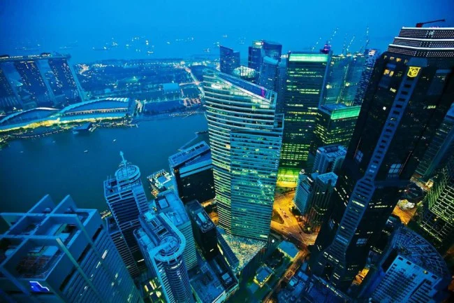 Tất cả dịch vụ công quyền ở Singapore đều được để mở giúp người dân có thể đăng ký dễ dàng và tiện lợi theo dõi tiến trình thụ lý hồ sơ. Ảnh: Wall Street Journal.