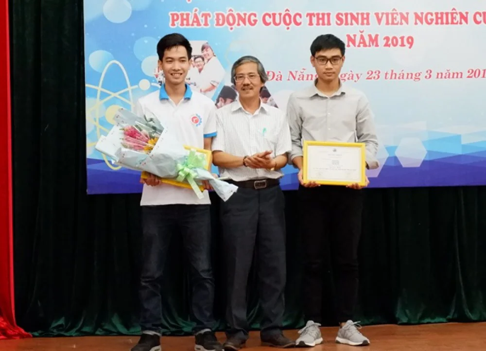 Máy in gốm 'khổng lồ' giành giải nhất cuộc thi sinh viên nghiên cứu khoa học 