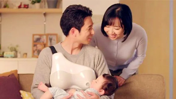 'Vú điện tử' giúp bố cho con bú
