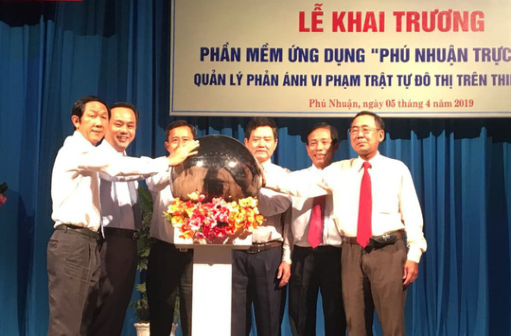Phú Nhuận ra mắt phần mềm ứng dụng "Phú Nhuận trực tuyến" để xử lý vi phạm trật tự đô thị (Ảnh: Phan Anh)