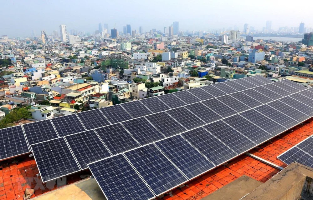 Sử dụng điện Mặt Trời áp mái, doanh nghiệp giảm được nhiều chi phí