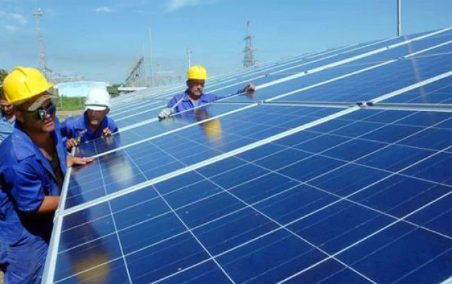 Rất nhiều khách hàng ở TP HCM quan tâm tìm hiểu điện mặt trời áp mái