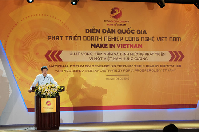 ông Nguyễn Việt Dũng – Trưởng ban chiến lược Tập đoàn Viettel chia sẻ tại Diễn Đàn. Ảnh: Trọng Đạt.