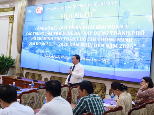 Giám đốc Sở TTTT TP.HCM Dương Anh Đức báo cáo kết quả triển khai giai đoạn 1