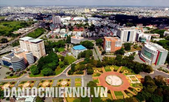 Hệ thống cơ sở hạ tầng và các tòa nhà ứng dụng công nghệ thông tin trong điều hành và quản lý tại Công viên Phần mềm Quang Trung (quận 12, Thành phố Hồ Chí Minh).