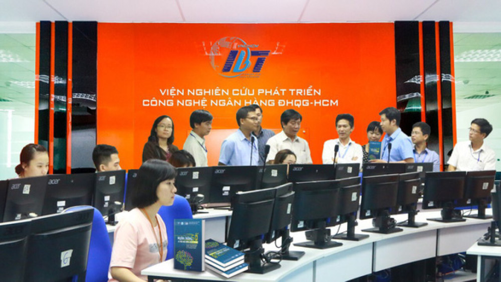 Viện Nghiên cứu phát triển công nghệ ngân hàng sẽ ưu tiên thực hiện các nghiên cứu, đề xuất các chính sách cần thiết ở Việt Nam hiện nay về khung pháp lý cho các ứng dụng của Fintech - Ảnh: N.B