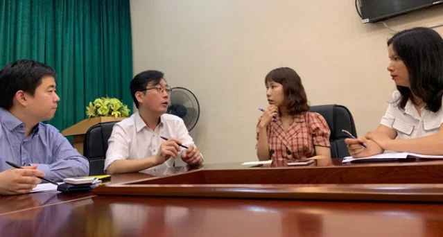 Ông Lee Tae Hoon, Giám đốc Trung tâm khởi nghiệp Seoul (thứ hai từ trái qua), chia sẻ về kế hoạch kết nối hợp tác giữa các doanh nghiệp hai nước.