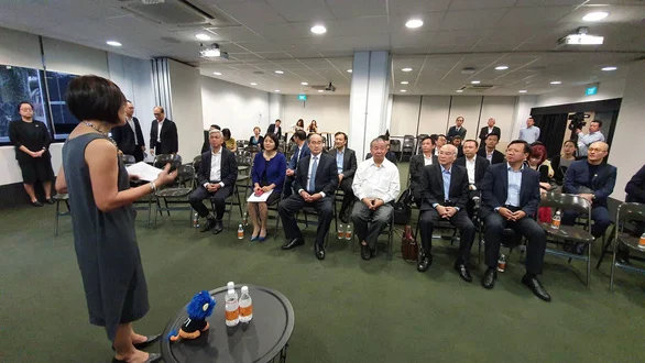 Đoàn công tác cấp cao TP.HCM tại buổi làm việc với giáo sư Freddy Boey - phó chủ tịch Trường đại học Quốc gia Singapore, phụ trách đổi mới sáng tạo và Block 71 - Ảnh: TIẾN LONG