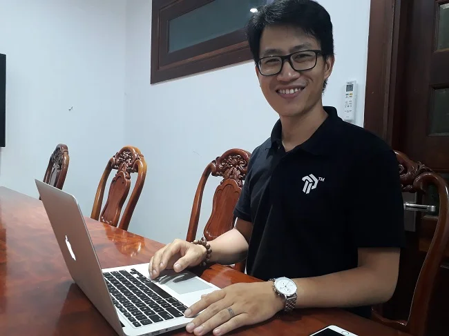 Phạm Anh Tuấn đã có những chia sẻ về hành trình từ sáng chế đến thị trường. Đây là vấn đề rất nhiều bạn trẻ khởi nghiệp quan tâm. Ảnh: Hà Thế An.
