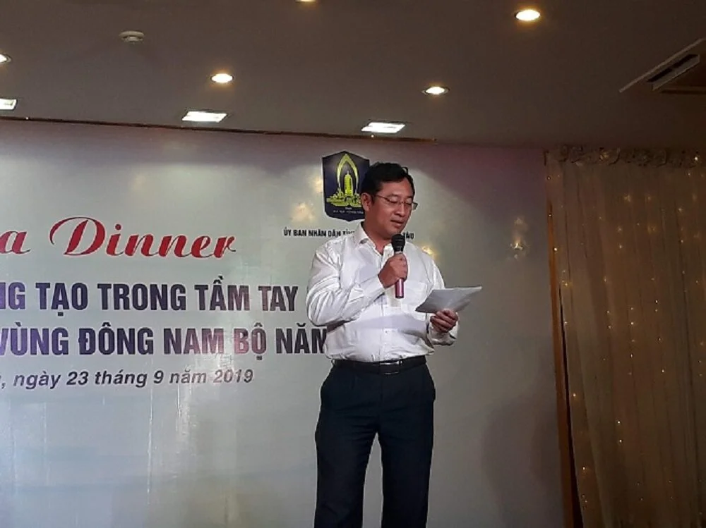 Ông Phạm Hồng Quất tổng kết và công bố kết quả các cuộc thi tại Techfest Đông Nam Bộ. Ảnh: Hà Thế An.