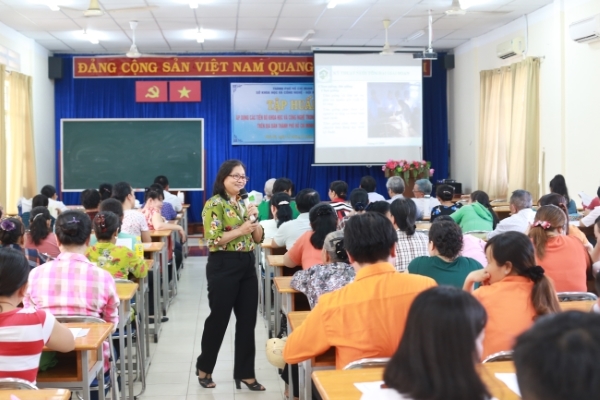 Nông dân Nhà Bè học cách nuôi tôm 'né' thời tiết 