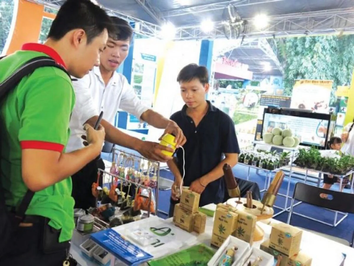 Sáng chế máy sấy ngải cứu 'giá mềm" của kĩ sư mê thảo mộc 