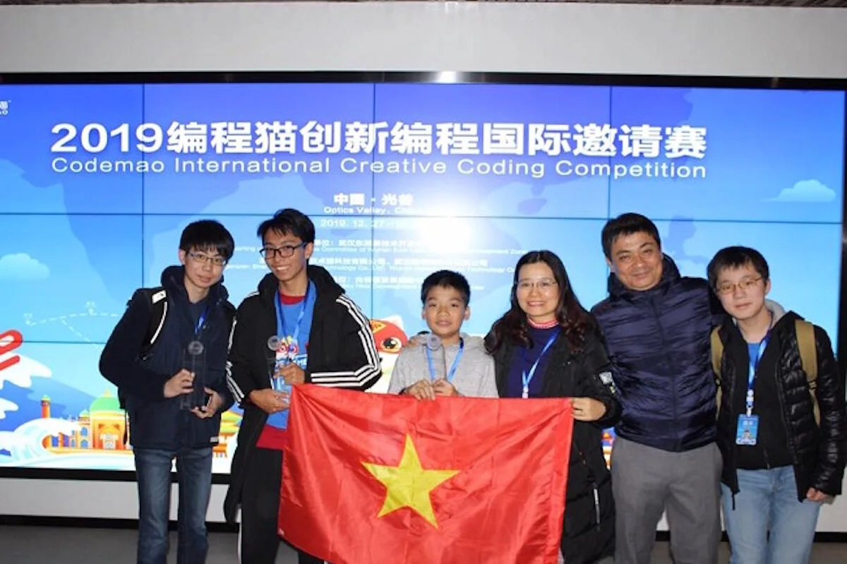 Học sinh TP.HCM đưa ý tưởng cấy robot lượng tử để tiêu diệt tế bào ung thư