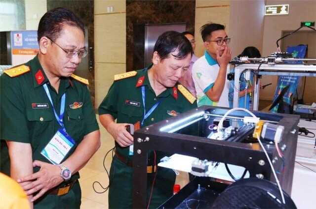 Robot khử khuẩn sắp hoạt động thử nghiệm tại BV Dã chiến Củ Chi